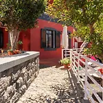 Casa Camelias